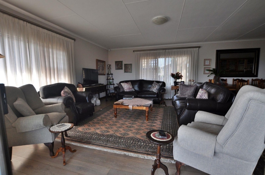 4 Bedroom Property for Sale in Fraaiuitsig Western Cape